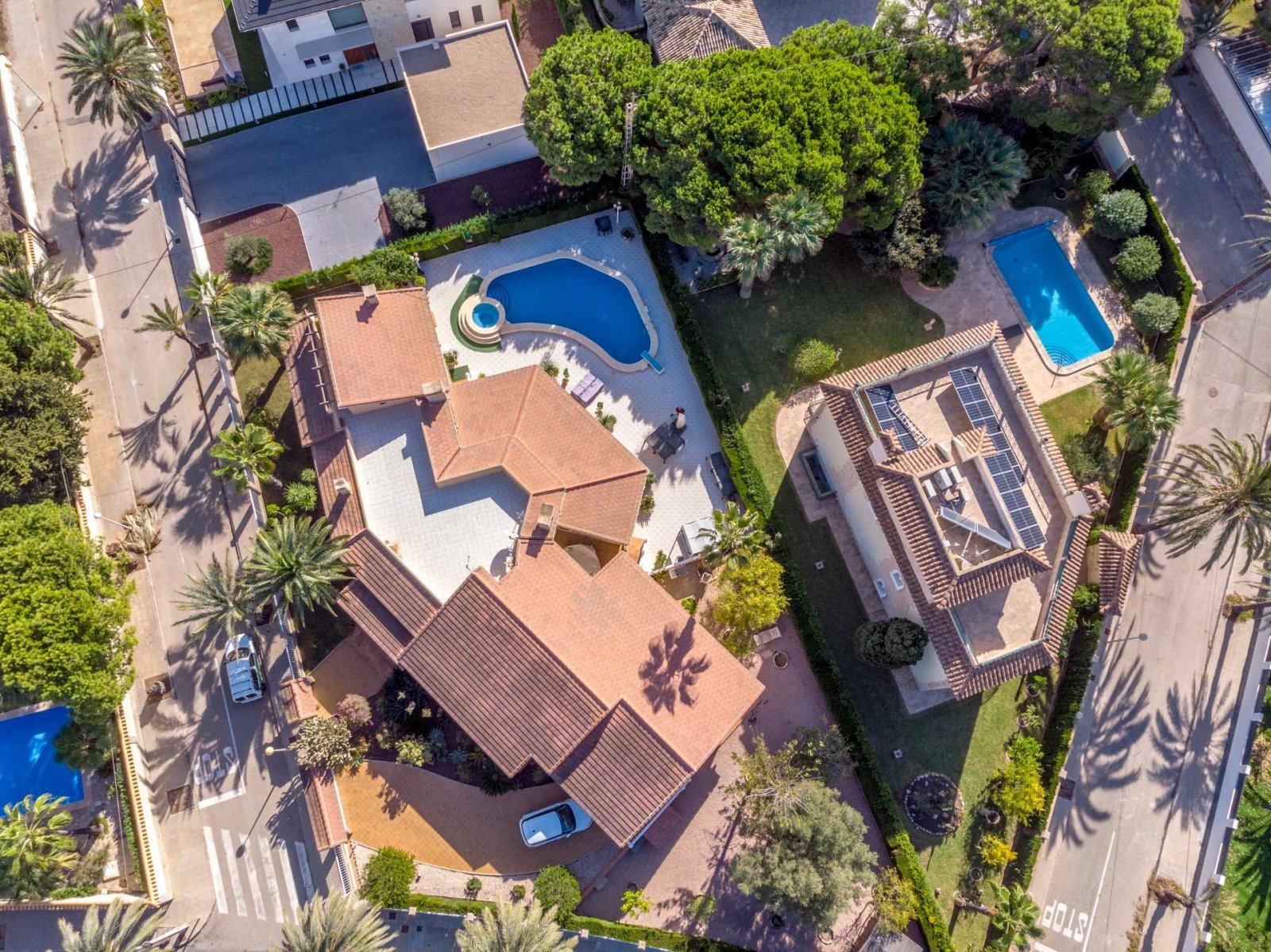 Prächtige freistehende Villa mit 3 Schlafzimmern, 4 Bädern, Fitnessraum, Sauna, Garage und Privatpool nur 1 km vom Strand - 5