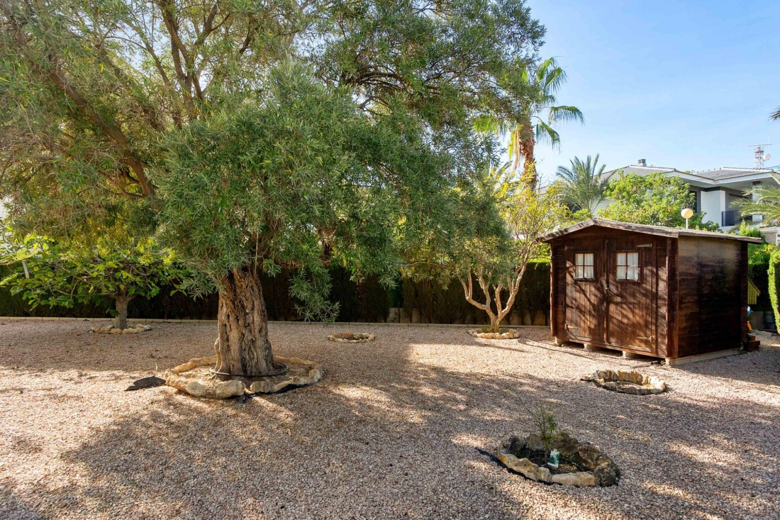 Prächtige freistehende Villa mit 3 Schlafzimmern, 4 Bädern, Fitnessraum, Sauna, Garage und Privatpool nur 1 km vom Strand - 42