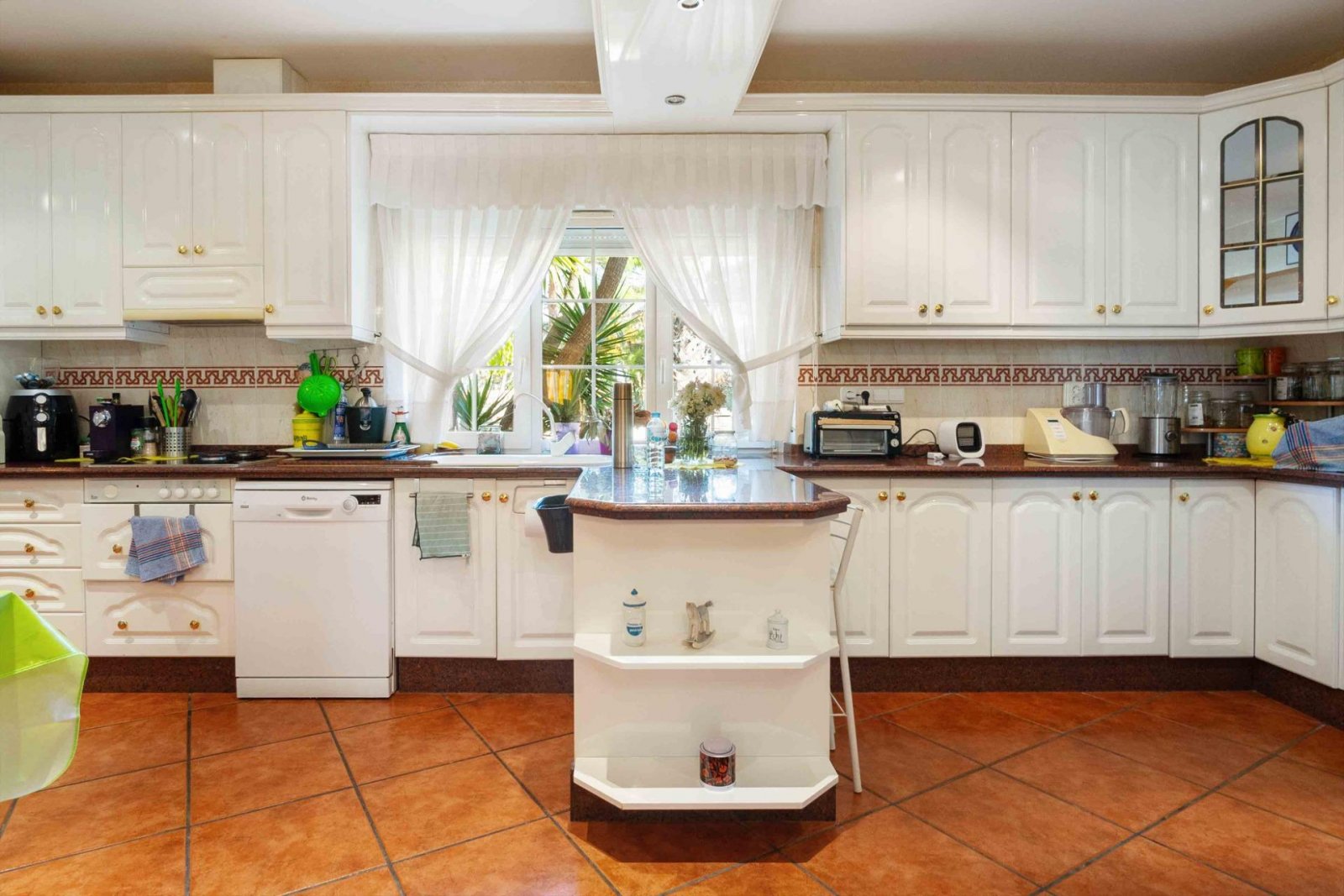 Prächtige freistehende Villa mit 3 Schlafzimmern, 4 Bädern, Fitnessraum, Sauna, Garage und Privatpool nur 1 km vom Strand - 12