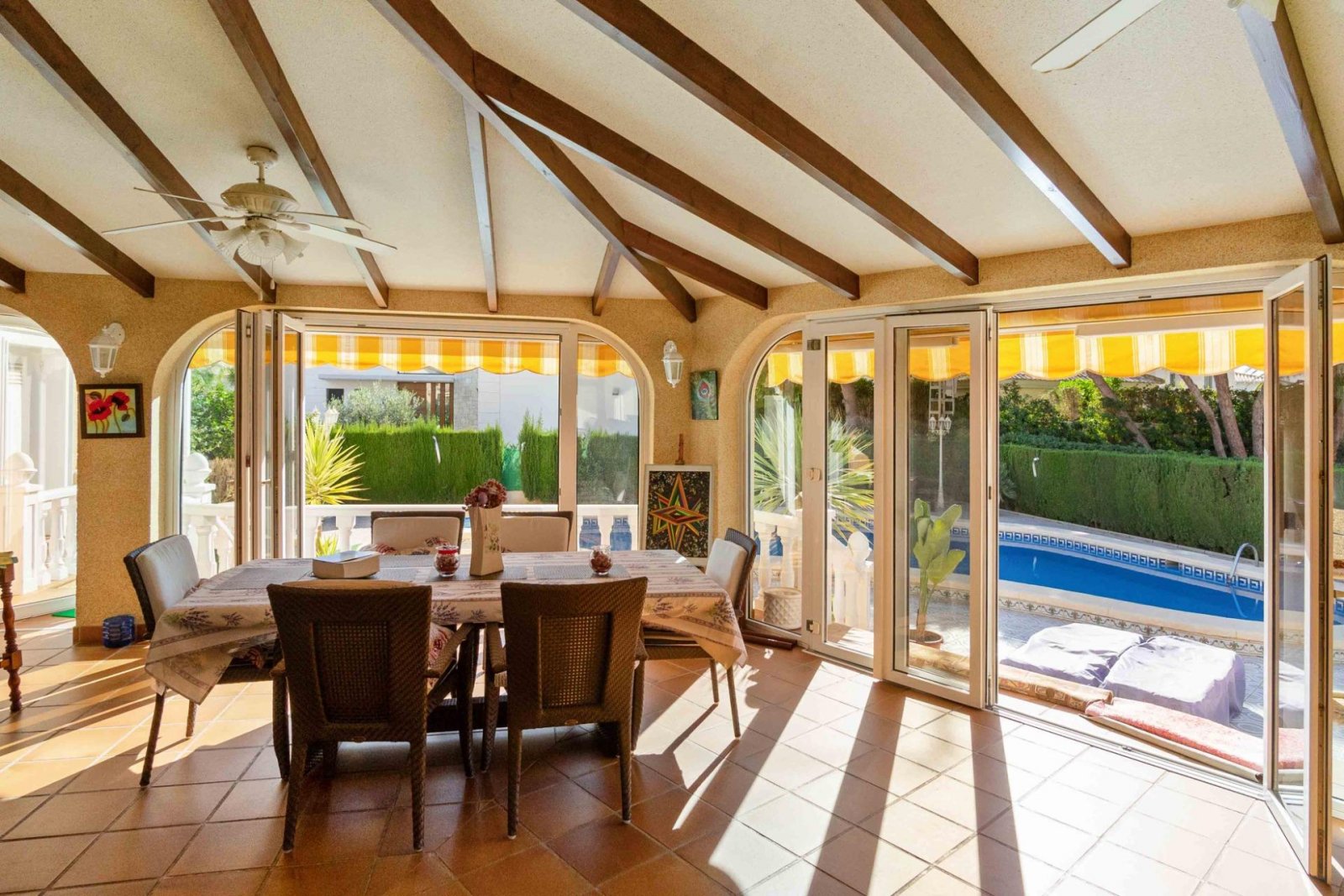 Prächtige freistehende Villa mit 3 Schlafzimmern, 4 Bädern, Fitnessraum, Sauna, Garage und Privatpool nur 1 km vom Strand - 33