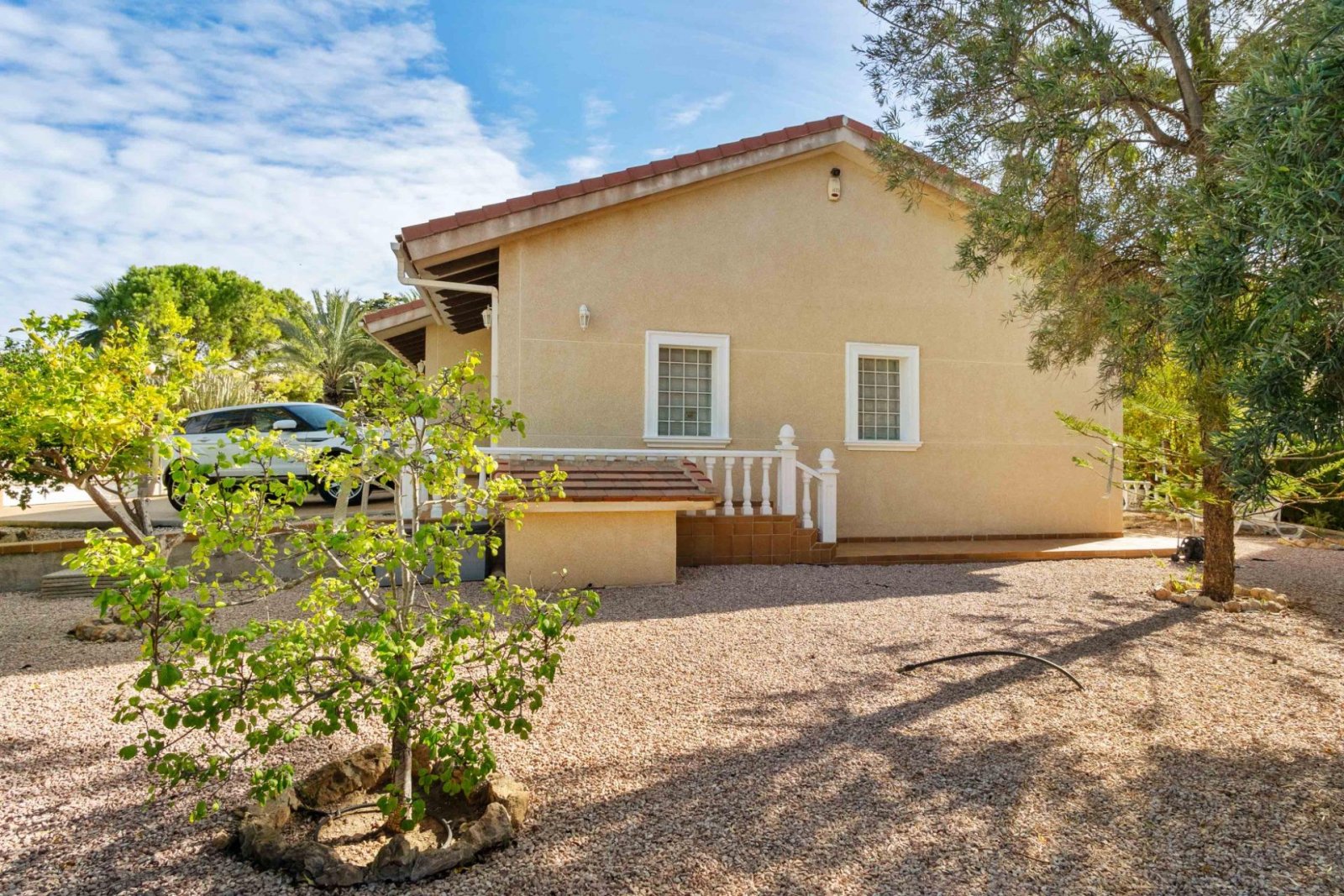 Prächtige freistehende Villa mit 3 Schlafzimmern, 4 Bädern, Fitnessraum, Sauna, Garage und Privatpool nur 1 km vom Strand - 41