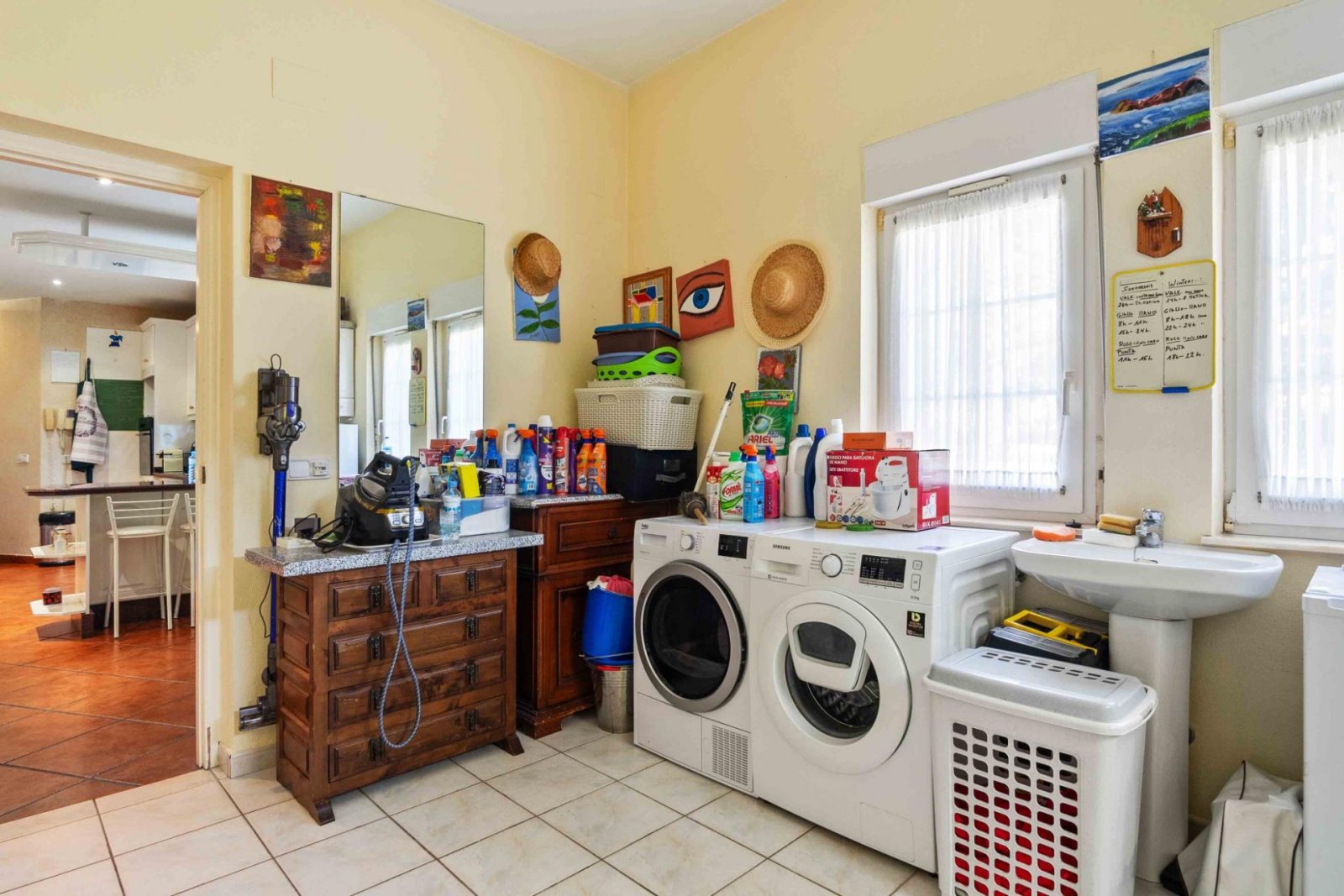 Prächtige freistehende Villa mit 3 Schlafzimmern, 4 Bädern, Fitnessraum, Sauna, Garage und Privatpool nur 1 km vom Strand - 31