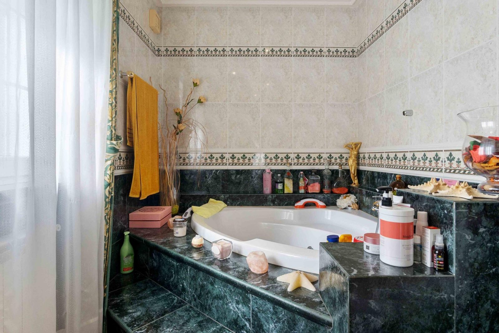 Prächtige freistehende Villa mit 3 Schlafzimmern, 4 Bädern, Fitnessraum, Sauna, Garage und Privatpool nur 1 km vom Strand - 20