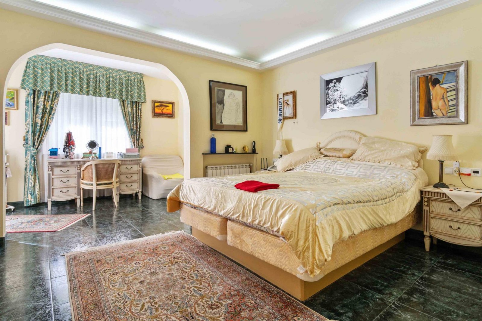 Prächtige freistehende Villa mit 3 Schlafzimmern, 4 Bädern, Fitnessraum, Sauna, Garage und Privatpool nur 1 km vom Strand - 18