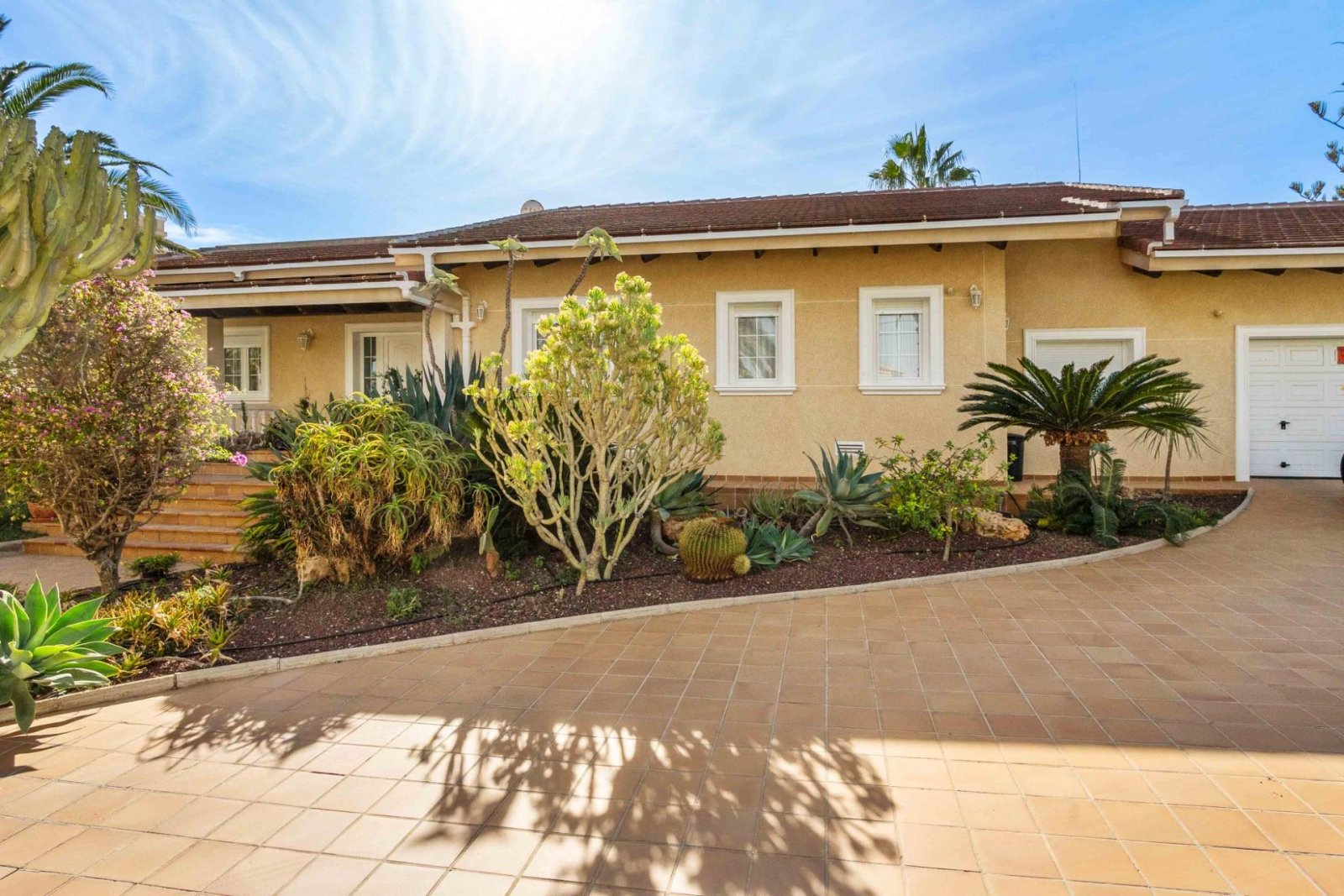 Prächtige freistehende Villa mit 3 Schlafzimmern, 4 Bädern, Fitnessraum, Sauna, Garage und Privatpool nur 1 km vom Strand - 44