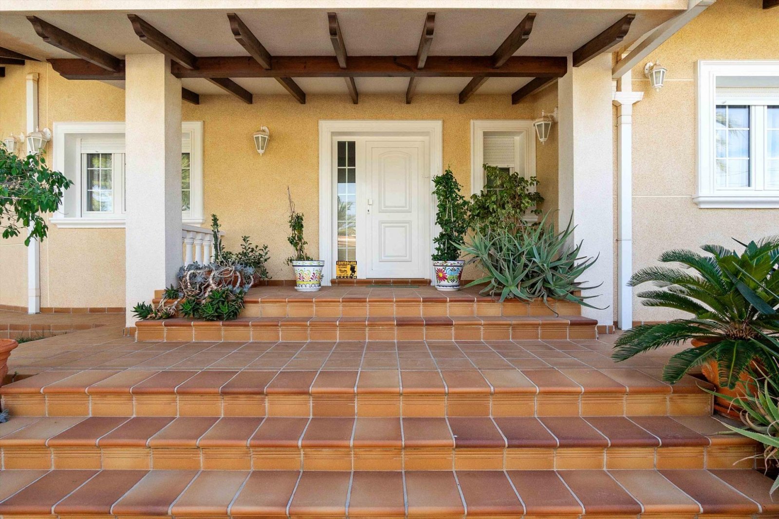 Prächtige freistehende Villa mit 3 Schlafzimmern, 4 Bädern, Fitnessraum, Sauna, Garage und Privatpool nur 1 km vom Strand - 45