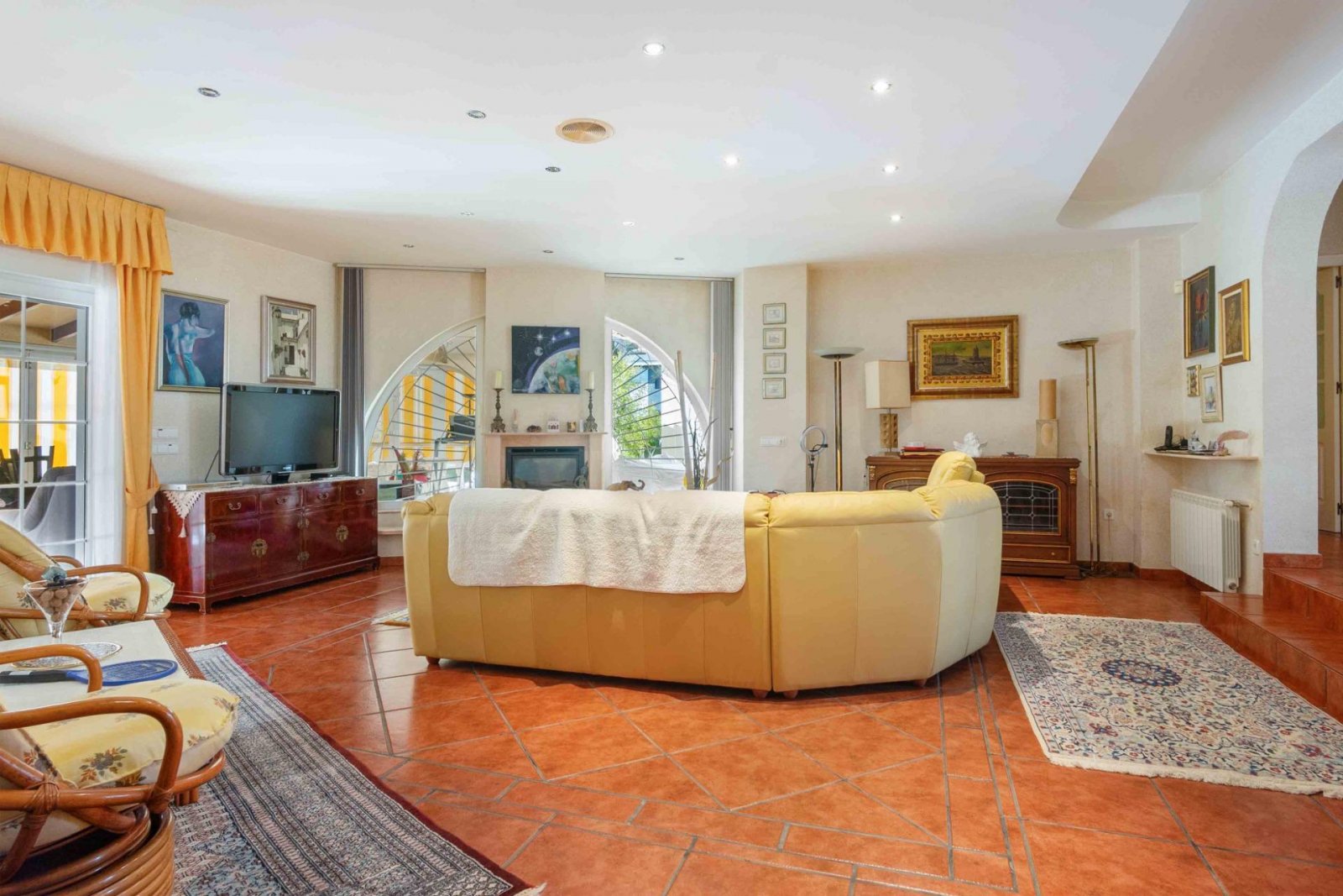 Prächtige freistehende Villa mit 3 Schlafzimmern, 4 Bädern, Fitnessraum, Sauna, Garage und Privatpool nur 1 km vom Strand - 10