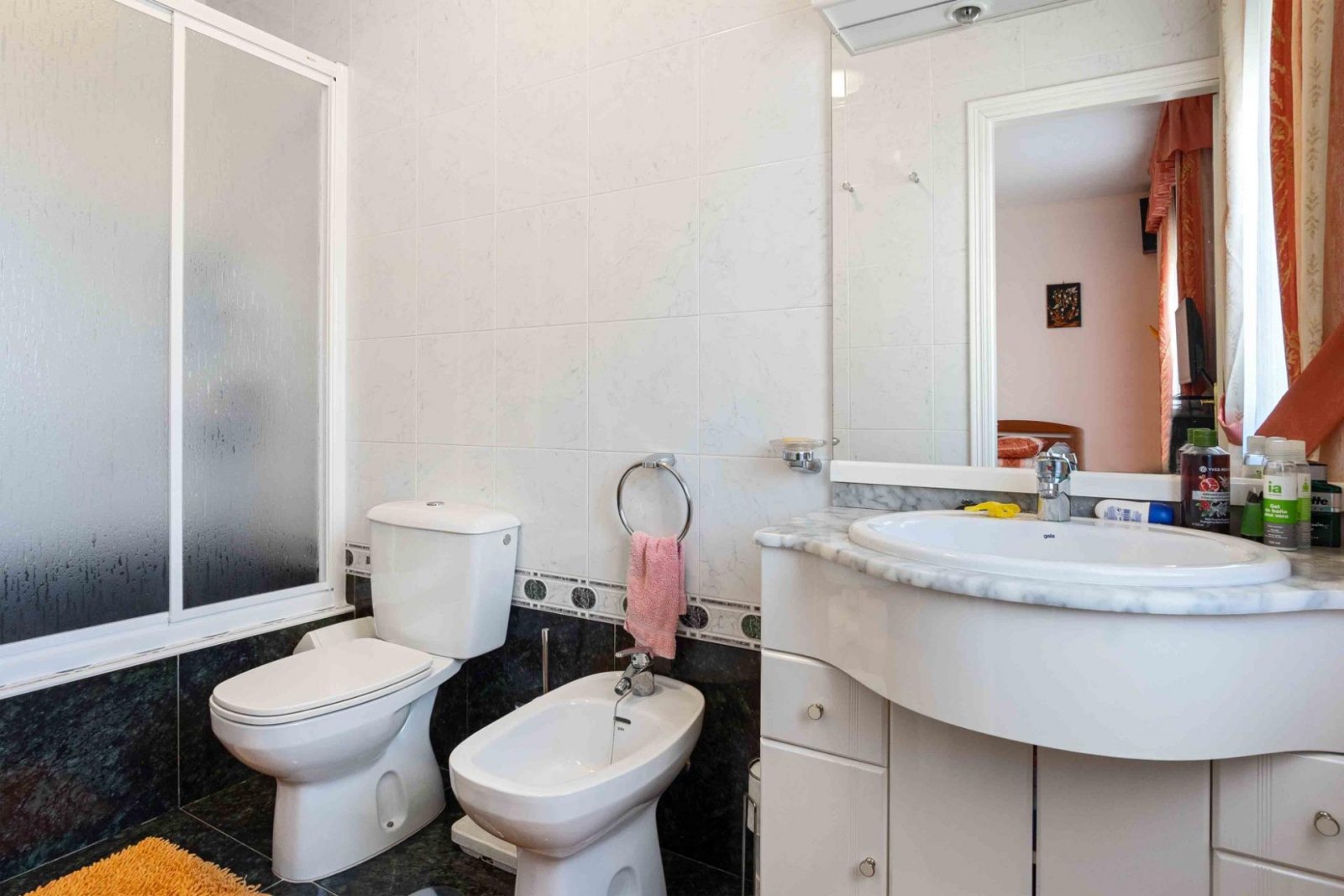 Prächtige freistehende Villa mit 3 Schlafzimmern, 4 Bädern, Fitnessraum, Sauna, Garage und Privatpool nur 1 km vom Strand - 25