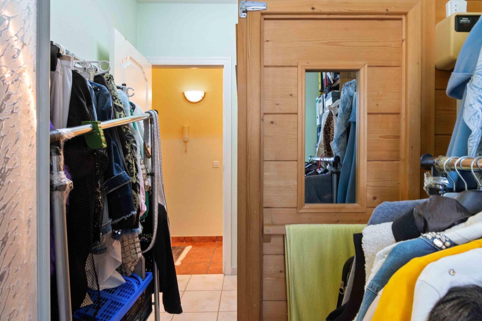 Prächtige freistehende Villa mit 3 Schlafzimmern, 4 Bädern, Fitnessraum, Sauna, Garage und Privatpool nur 1 km vom Strand - 28