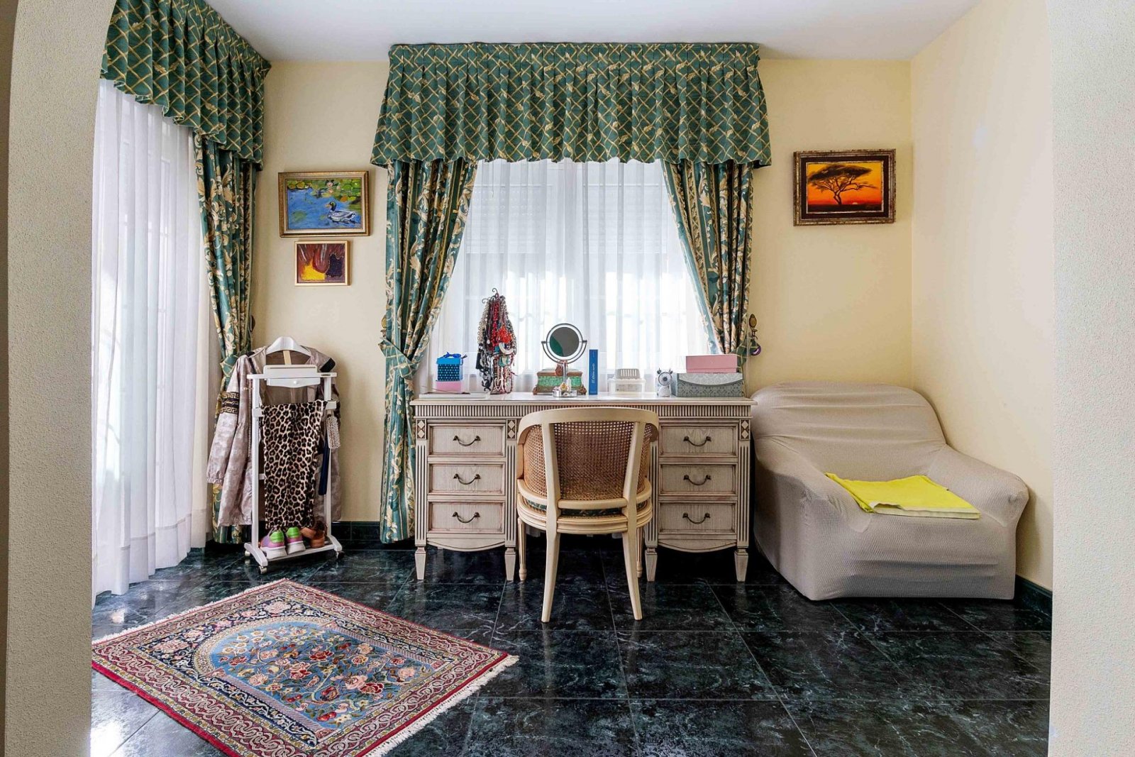 Prächtige freistehende Villa mit 3 Schlafzimmern, 4 Bädern, Fitnessraum, Sauna, Garage und Privatpool nur 1 km vom Strand - 19