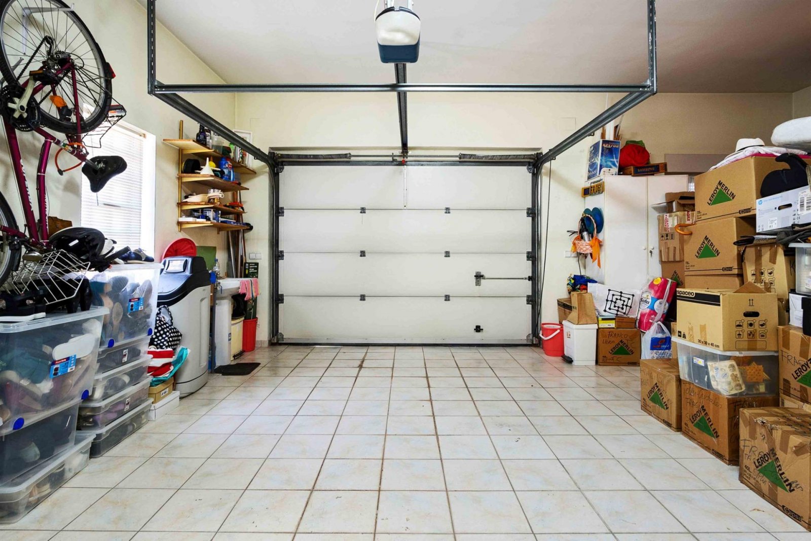 Prächtige freistehende Villa mit 3 Schlafzimmern, 4 Bädern, Fitnessraum, Sauna, Garage und Privatpool nur 1 km vom Strand - 29