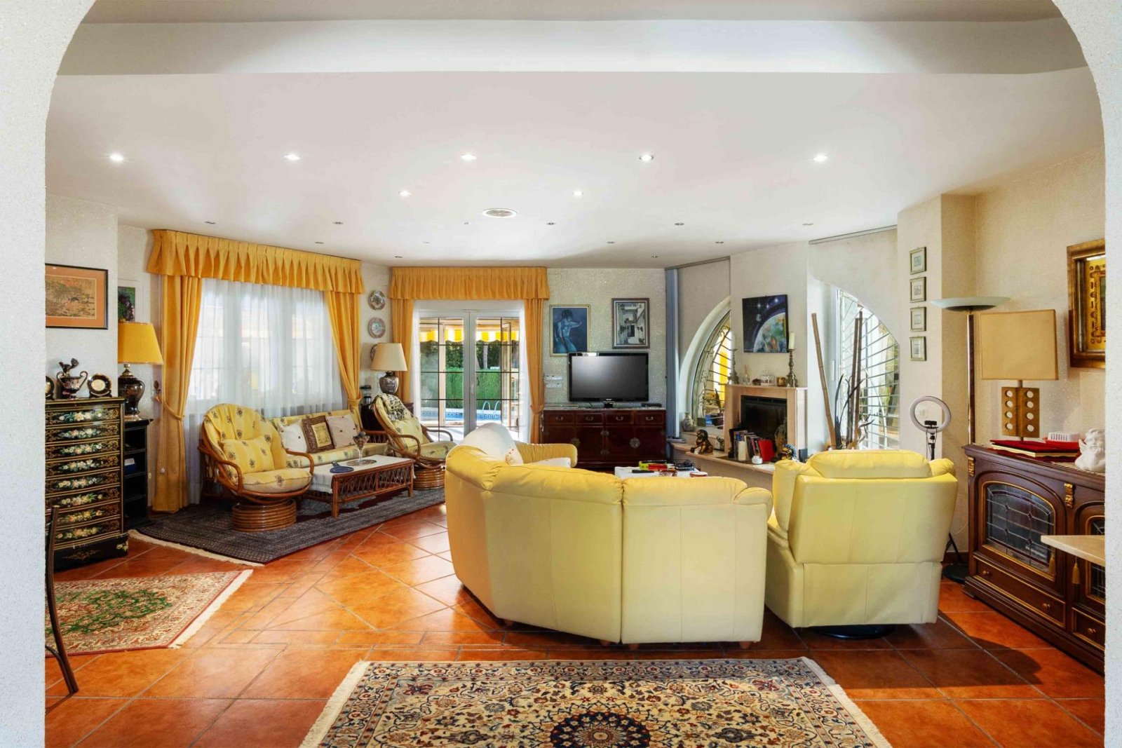 Prächtige freistehende Villa mit 3 Schlafzimmern, 4 Bädern, Fitnessraum, Sauna, Garage und Privatpool nur 1 km vom Strand - 8
