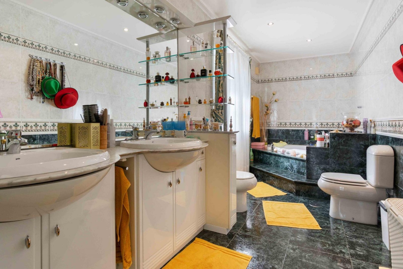 Prächtige freistehende Villa mit 3 Schlafzimmern, 4 Bädern, Fitnessraum, Sauna, Garage und Privatpool nur 1 km vom Strand - 21