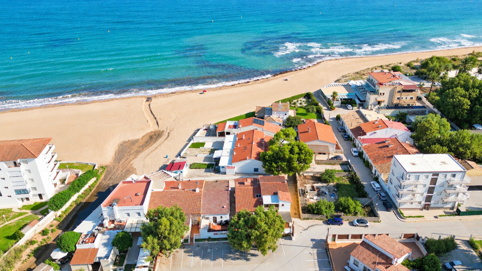 Einzigartige Doppelhaushälfte nur 60m vom Strand entfernt mit 3 Schlafzimmern und 2 Bädern - 2