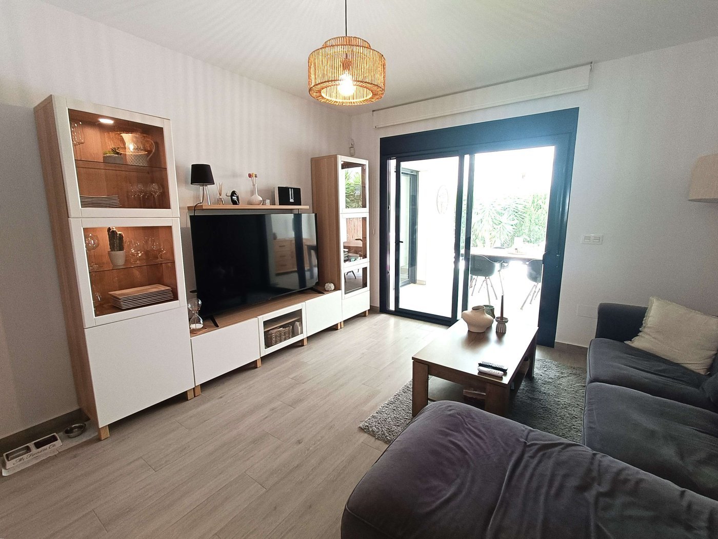 Moderne Erdgeschoss-Wohnung mit 3 Schlafzimmern, 2 Bädern, privatem Garten und Gemeinschaftspool - 4