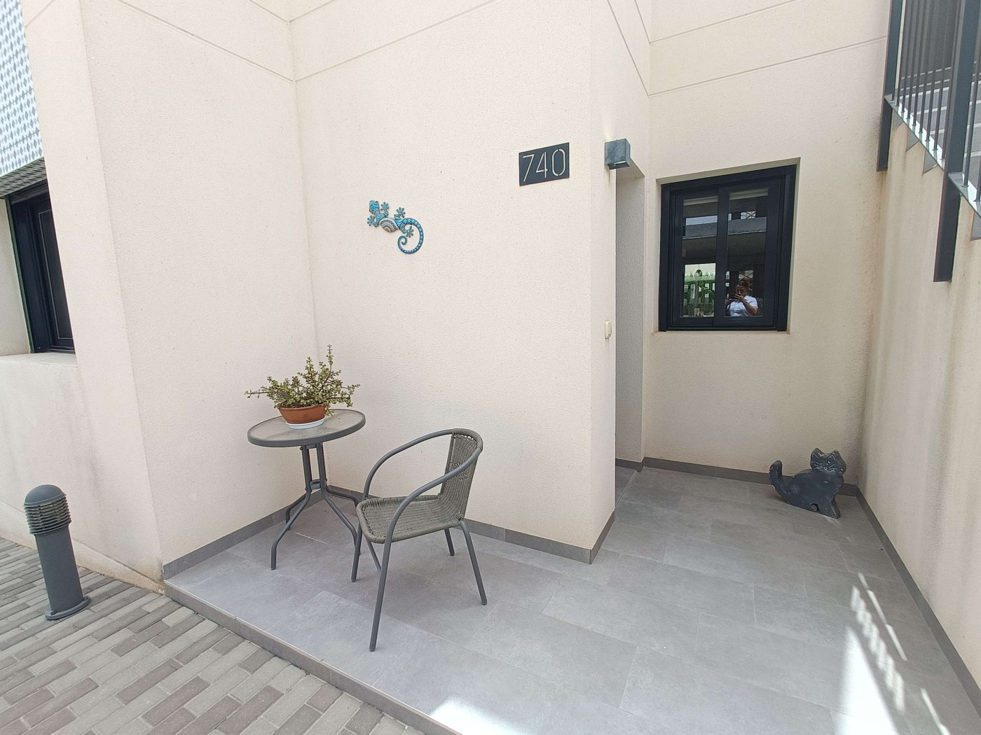 Moderne Erdgeschoss-Wohnung mit 3 Schlafzimmern, 2 Bädern, privatem Garten und Gemeinschaftspool - 34