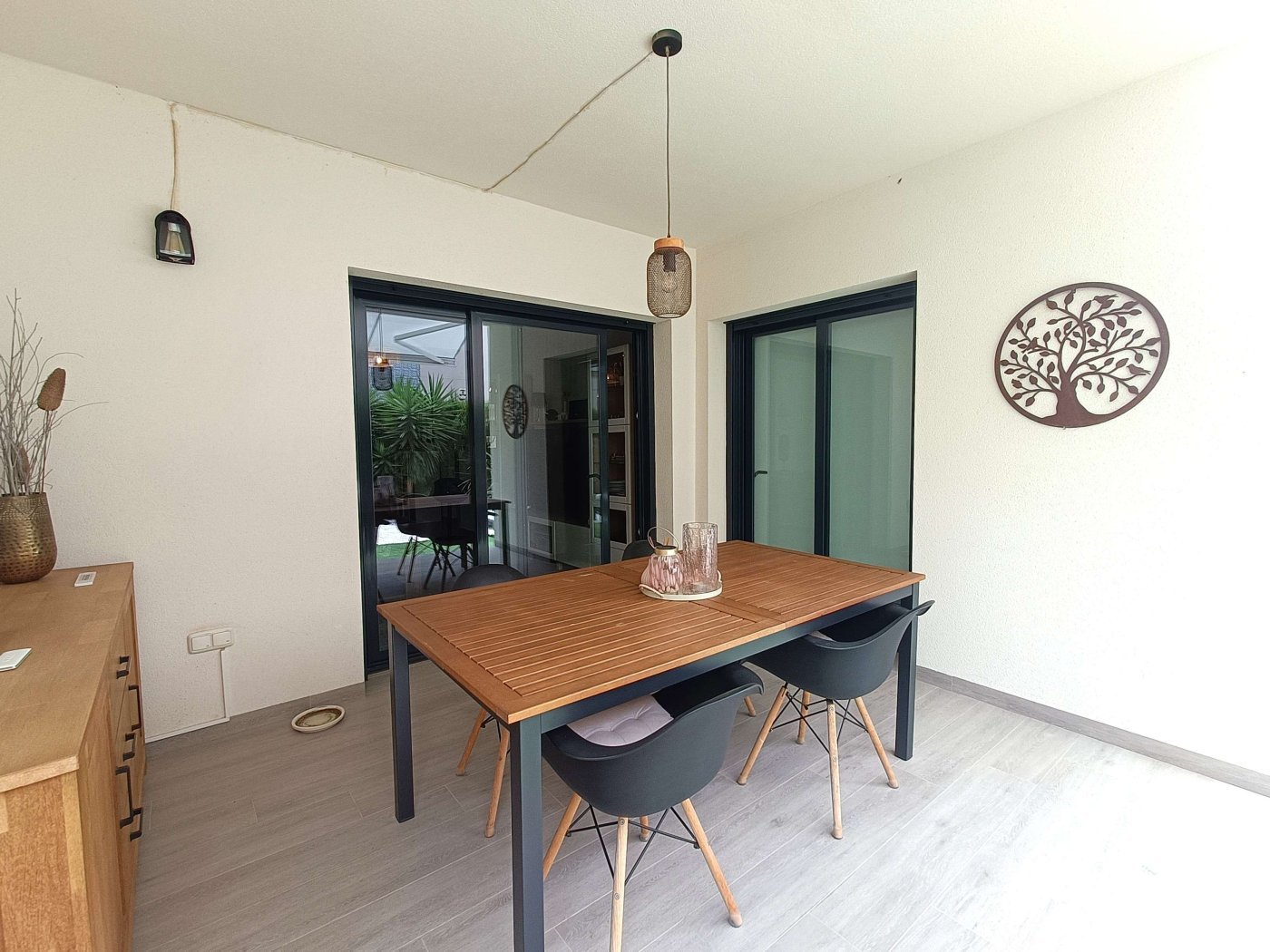 Moderne Erdgeschoss-Wohnung mit 3 Schlafzimmern, 2 Bädern, privatem Garten und Gemeinschaftspool - 28
