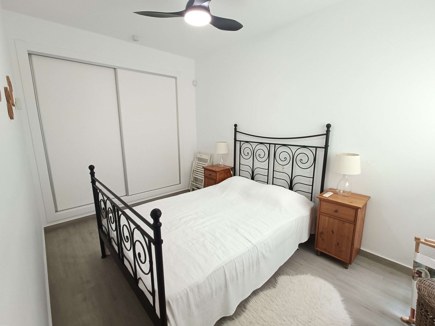 Moderne Erdgeschoss-Wohnung mit 3 Schlafzimmern, 2 Bädern, privatem Garten und Gemeinschaftspool - 17
