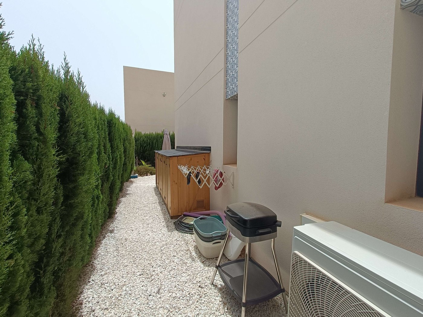 Moderne Erdgeschoss-Wohnung mit 3 Schlafzimmern, 2 Bädern, privatem Garten und Gemeinschaftspool - 33