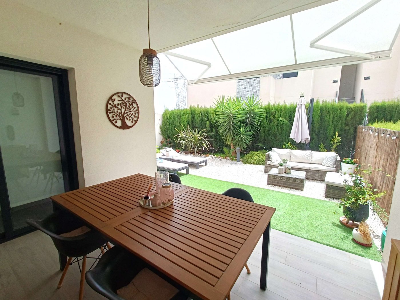 Moderne Erdgeschoss-Wohnung mit 3 Schlafzimmern, 2 Bädern, privatem Garten und Gemeinschaftspool - 26