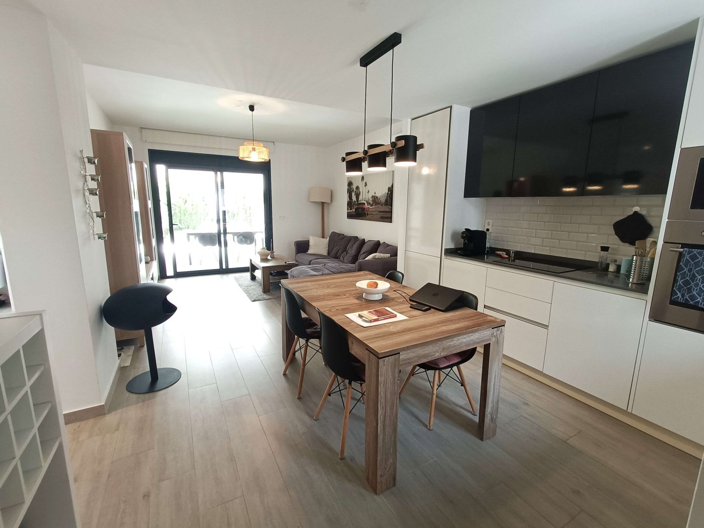 Moderne Erdgeschoss-Wohnung mit 3 Schlafzimmern, 2 Bädern, privatem Garten und Gemeinschaftspool - 6