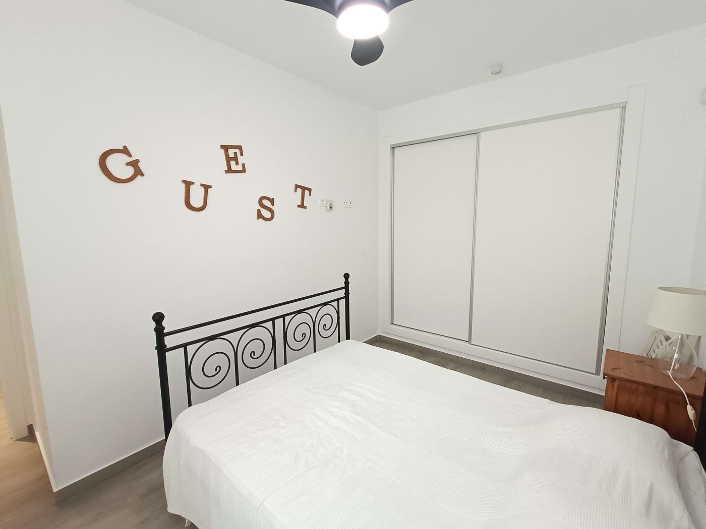 Moderne Erdgeschoss-Wohnung mit 3 Schlafzimmern, 2 Bädern, privatem Garten und Gemeinschaftspool - 18