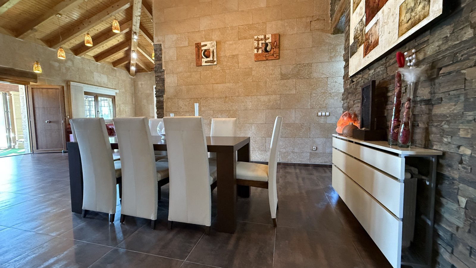Exklusive Villa im mediterranen Stil, die Luxus, Energieeffizienz und hochwertige Materialien vereint - 12