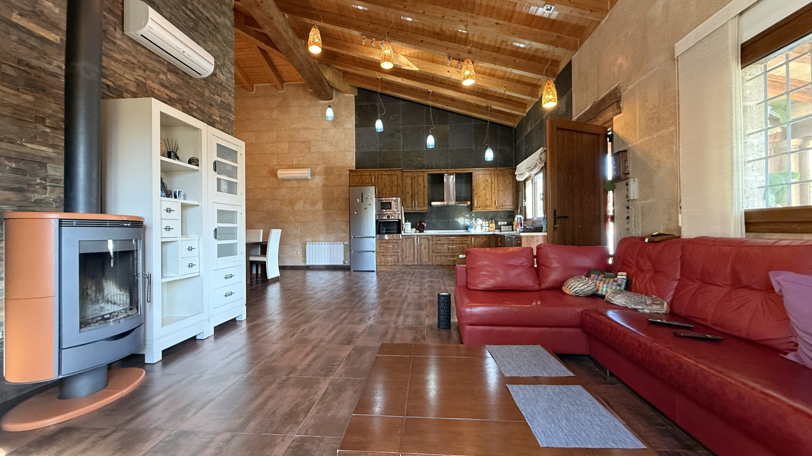 Exklusive Villa im mediterranen Stil, die Luxus, Energieeffizienz und hochwertige Materialien vereint - 9