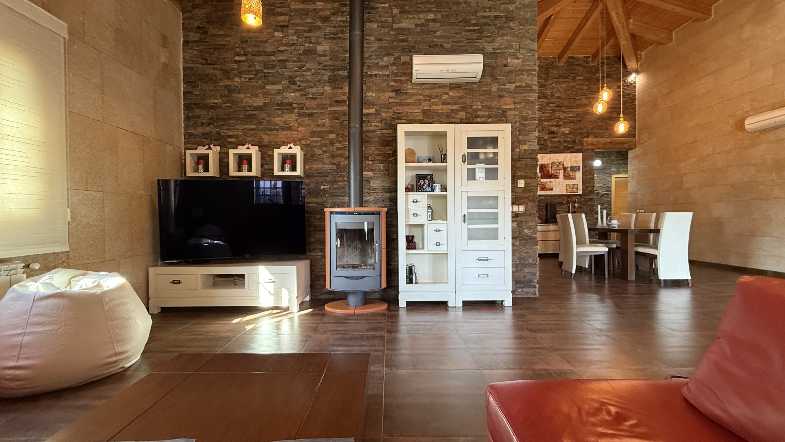 Exklusive Villa im mediterranen Stil, die Luxus, Energieeffizienz und hochwertige Materialien vereint - 8