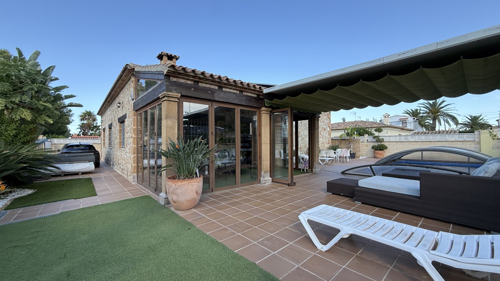 Exklusive Villa im mediterranen Stil, die Luxus, Energieeffizienz und hochwertige Materialien vereint - 4