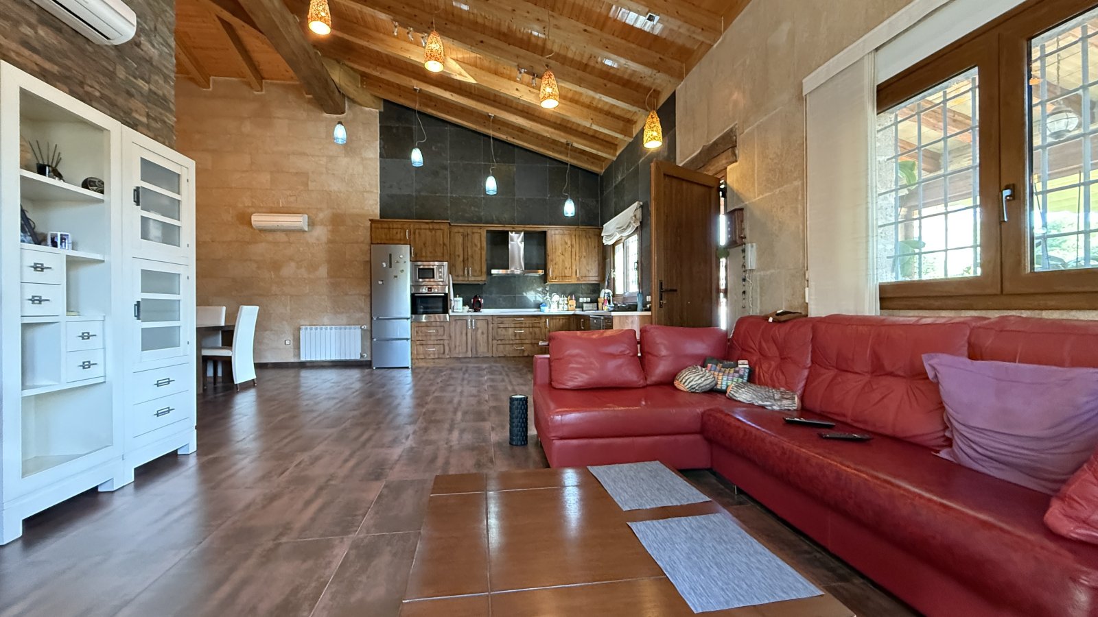 Exklusive Villa im mediterranen Stil, die Luxus, Energieeffizienz und hochwertige Materialien vereint - 7