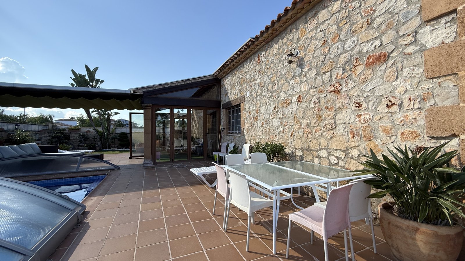 Exklusive Villa im mediterranen Stil, die Luxus, Energieeffizienz und hochwertige Materialien vereint - 3