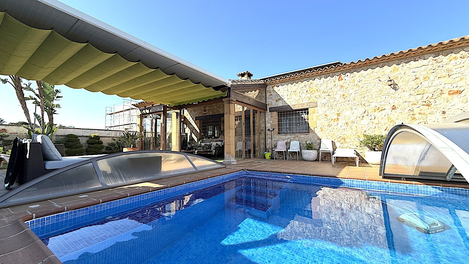 Exklusive Villa im mediterranen Stil, die Luxus, Energieeffizienz und hochwertige Materialien vereint - 1