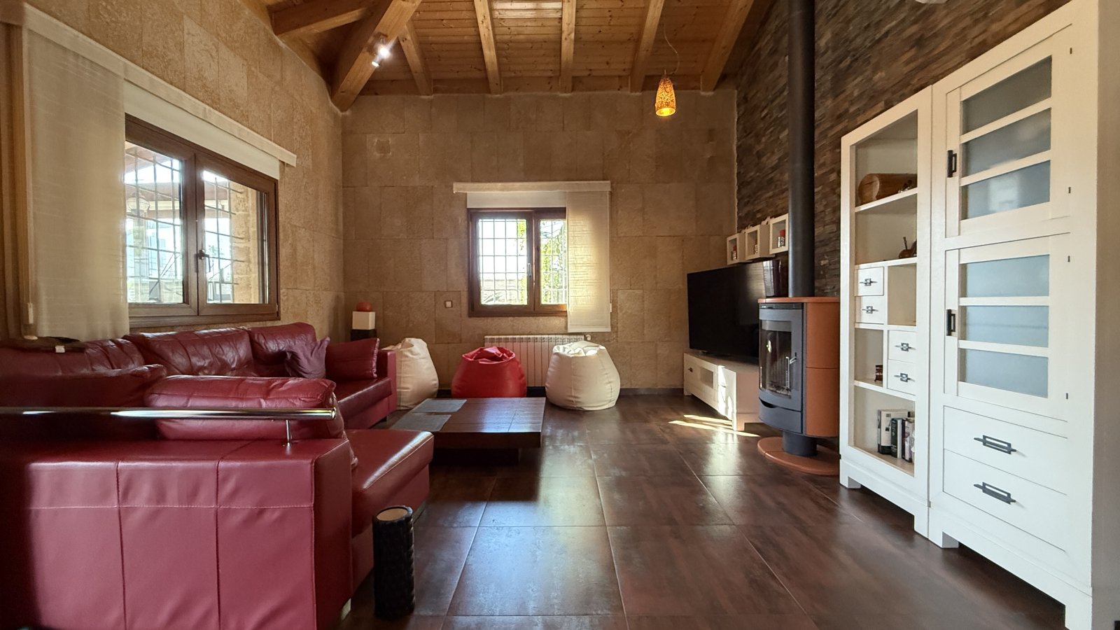 Exklusive Villa im mediterranen Stil, die Luxus, Energieeffizienz und hochwertige Materialien vereint - 6